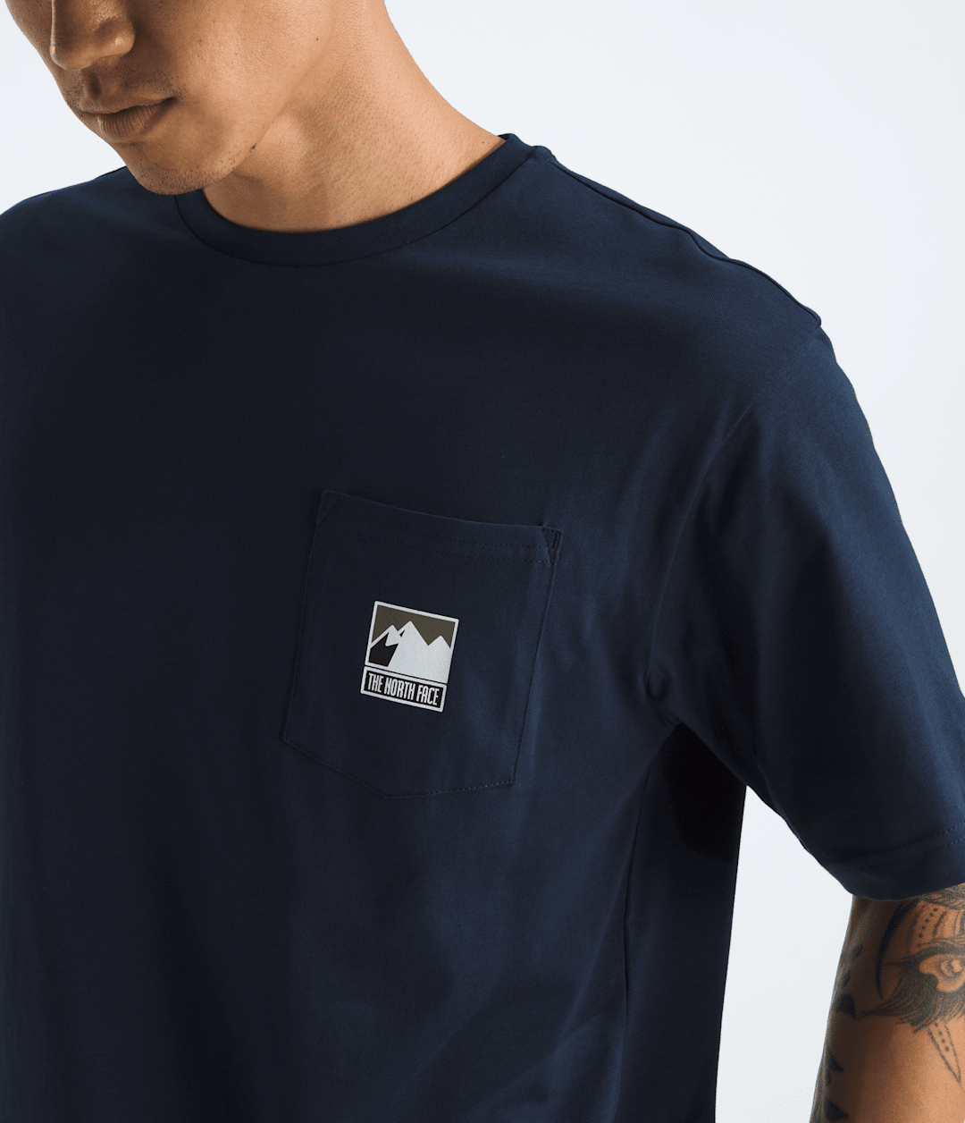 Men's Mountain Logo Relaxed Pocket Tee Summit Navy