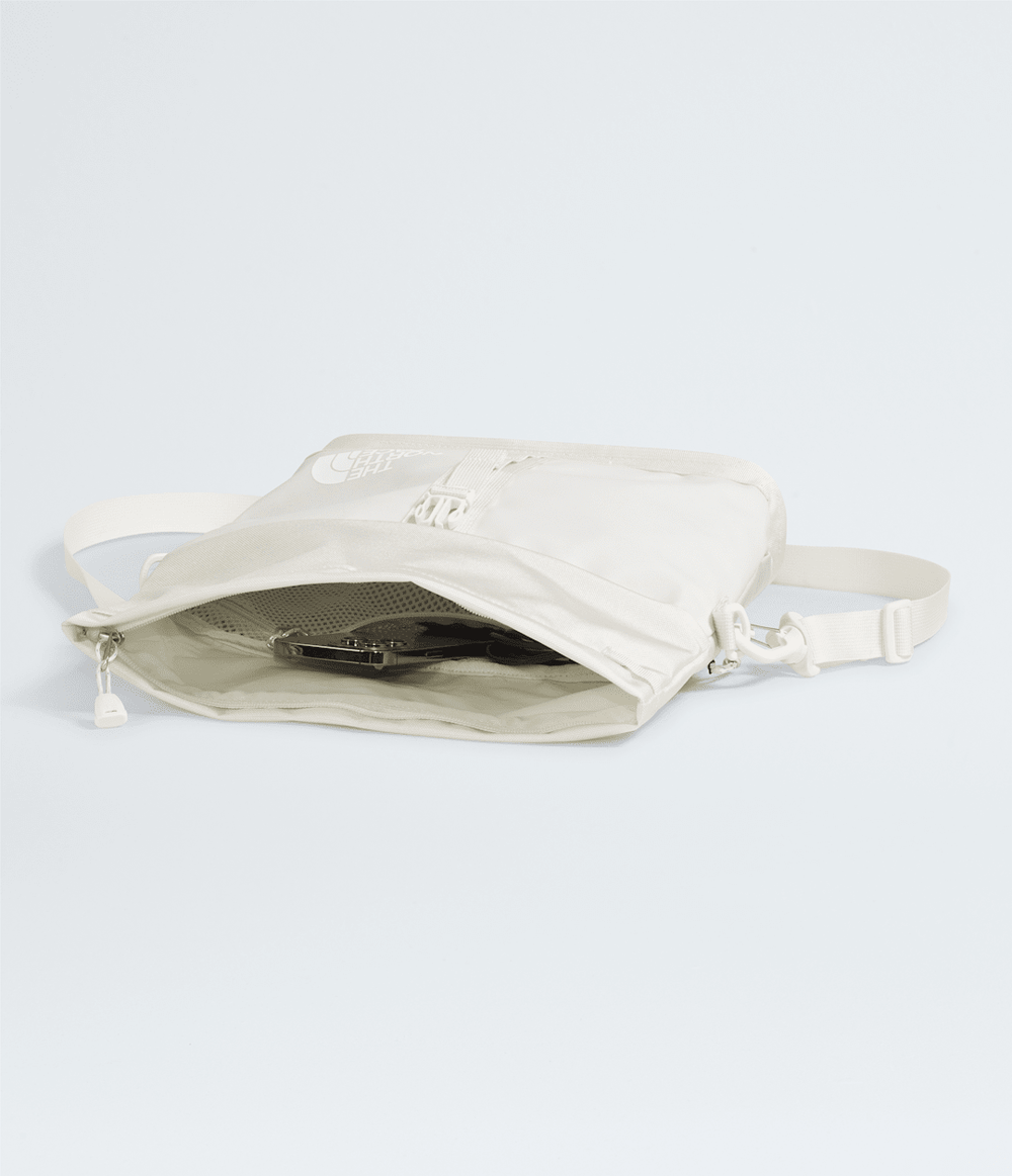 Base Camp Shoulder Bag White Dune/TNF White