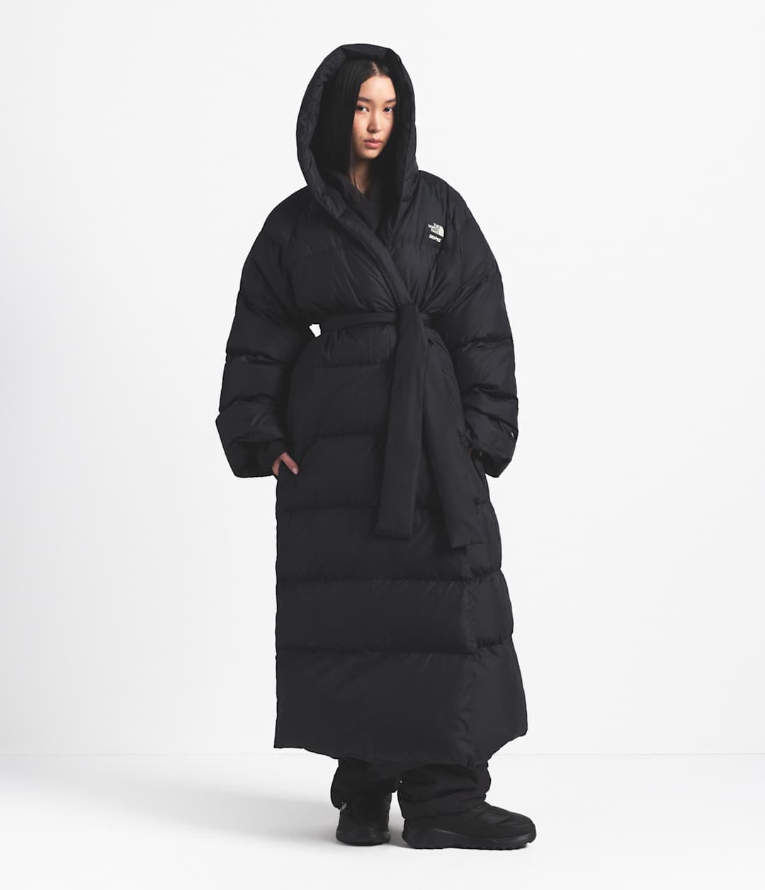 The North Face X SKIMS Women's Nuptse Wrap Parka Sk Onyx