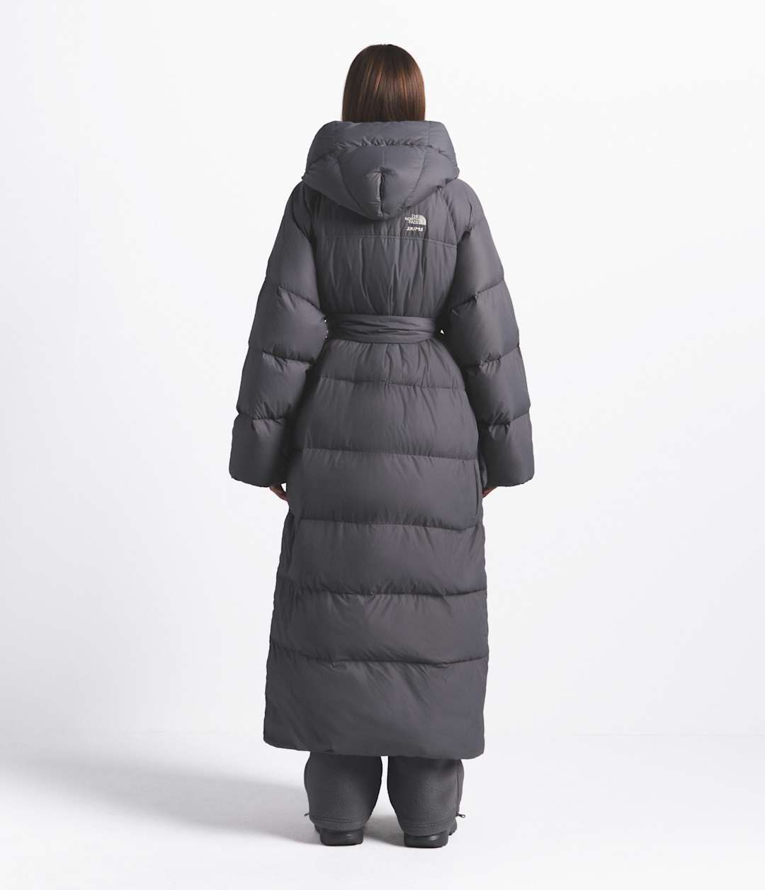 The North Face X SKIMS Women's Nuptse Wrap Parka Sk Gunmetal