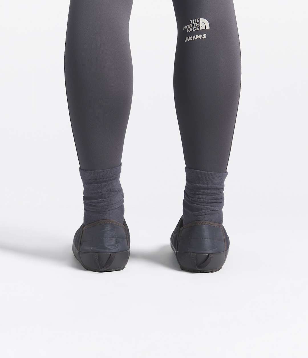 The North Face X SKIMS Thermoball Traction Mule V Sk Gunmetal/Sk Gunmetal