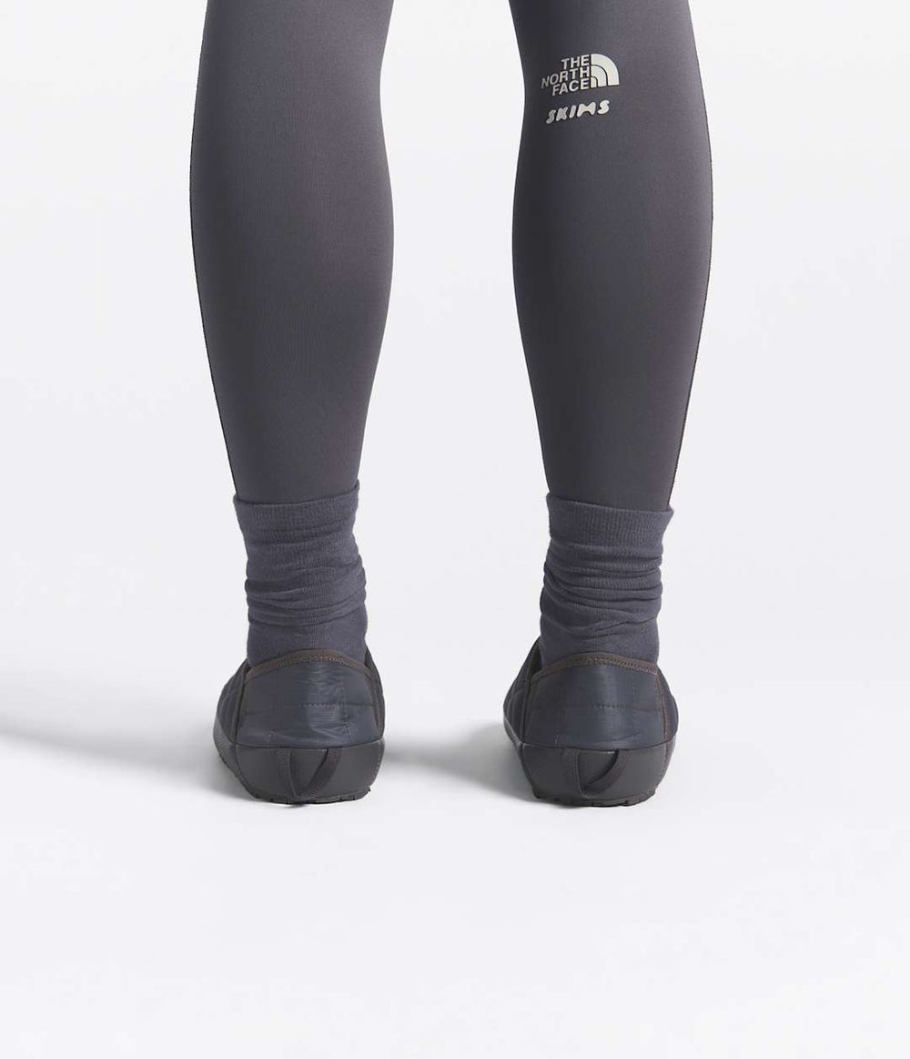 The North Face X SKIMS Thermoball Traction Mule V Sk Gunmetal/Sk Gunmetal